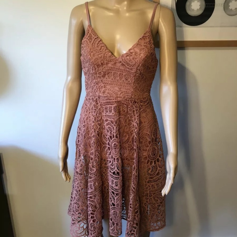 Shareen Collection lace dress - Picture 2 of 7